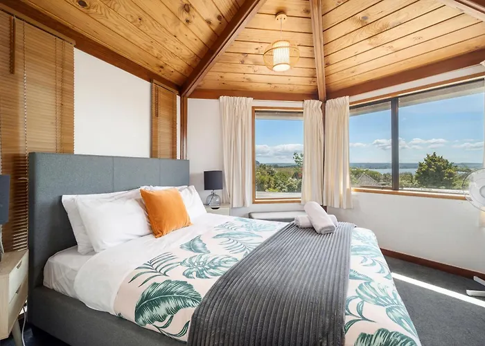 Holiday home Aquarius With Aesthetic And Lakeview *