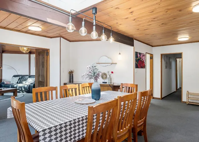 Holiday home Aquarius With Aesthetic And Lakeview