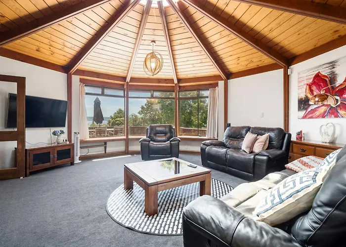 Aquarius With Aesthetic And Lakeview Holiday home *